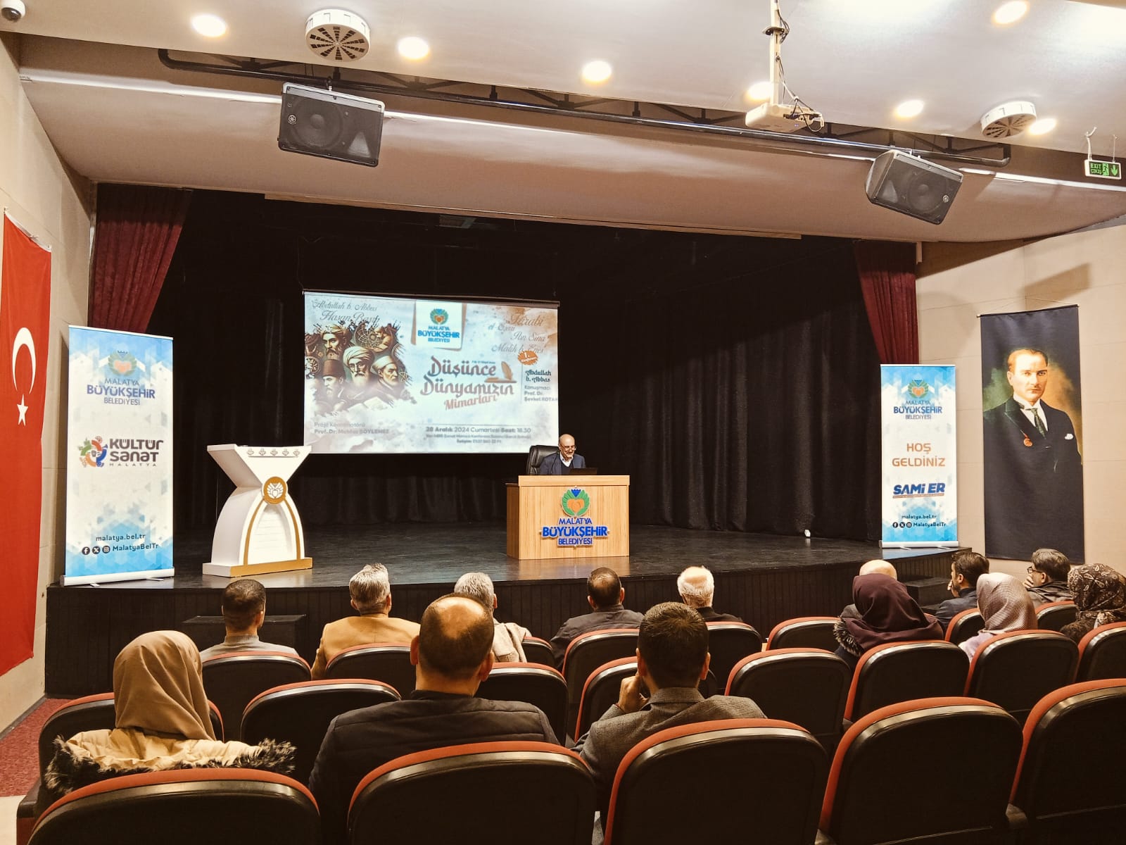 Malatya Büyükşehir Belediyesi tarafından seminerler dizisi başlatıldı. DÜŞÜNCE DÜNYAMIZIN MİMARLARI ANLATILIYOR