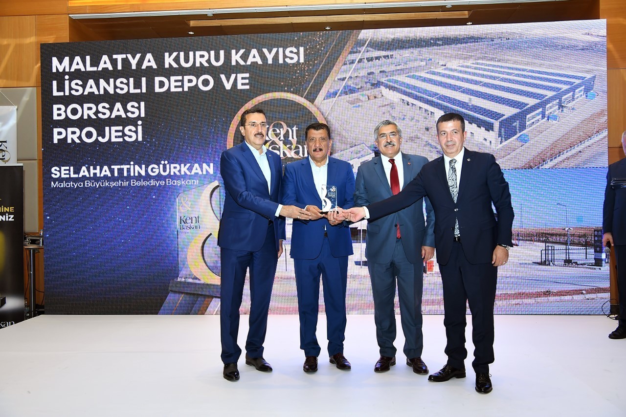 Malatya Büyükşehir’in lisanslı depo ile kongre fuar merkezi projelerine ödül