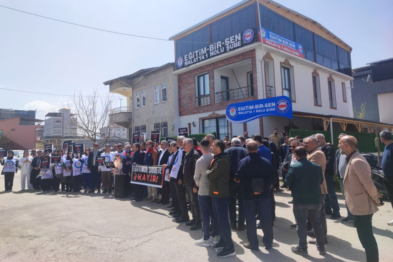 Malatya’da Eğitimcilerden Şiddet Tepkisi: Bir Gün İş Bıraktılar