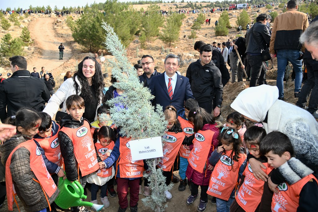 Malatya'da Fidanlar Geleceğe Nefes Olmak İçin Toprakla Buluştu