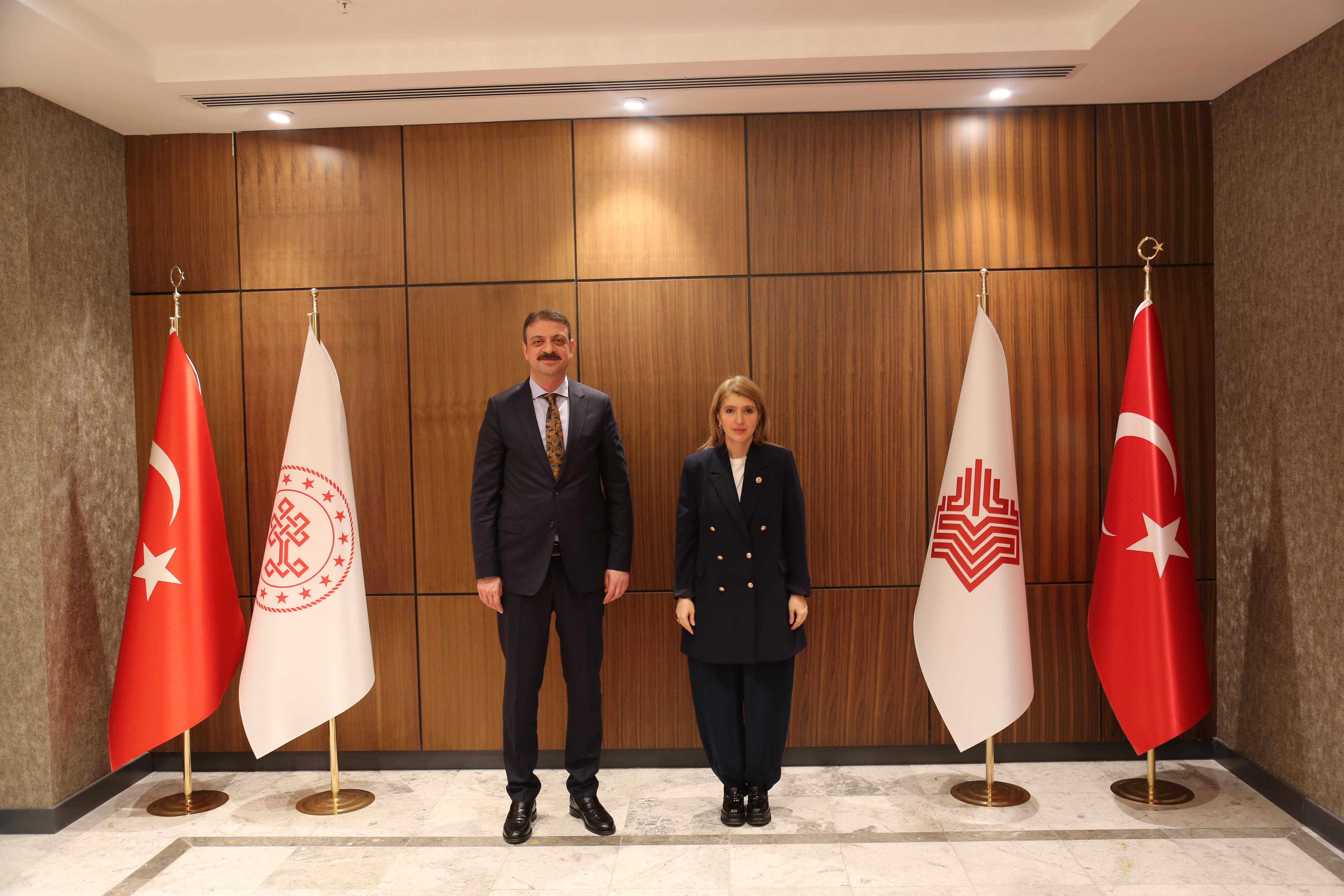 MALATYA’DA TARİHİ CAMİLER KURBAN BAYRAMI’NA HAZIRLANIYOR ÖLMEZTOPRAK, VAKIFLAR GENEL MÜDÜRÜ İLE MALATYA’DAKİ CAMİLERİ VE TARİHİ ESERLERİ GÖRÜŞTÜ