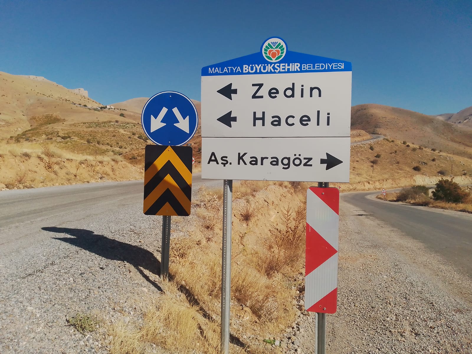 Malatya Genelinde Bilgilendirme Yön  Levhaları  Yenileniyor