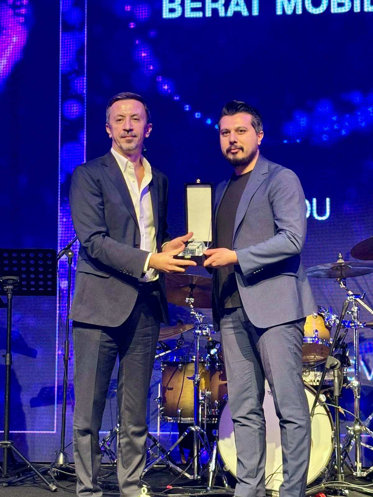 Malatya’lı İş İnsanı Salih Tav’a ‘Fark Yaratan Müşteri Hizmet’ Ödülü!