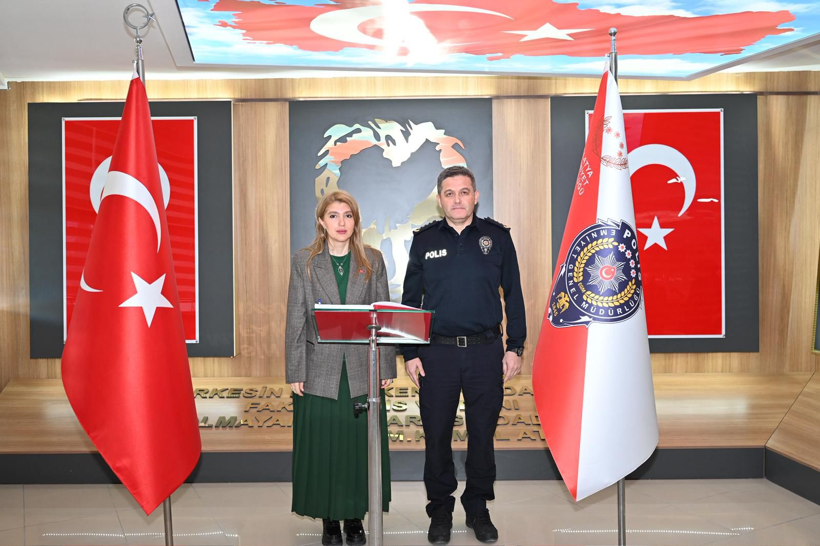 MALATYA’NIN YENİDEN İNŞASINDA ORTAK VİZYON MİLLETVEKİLİ ÖLMEZTOPRAK, ŞEHİR YÖNETİMİ VE ESNAFLA BİR ARAYA GELDİ