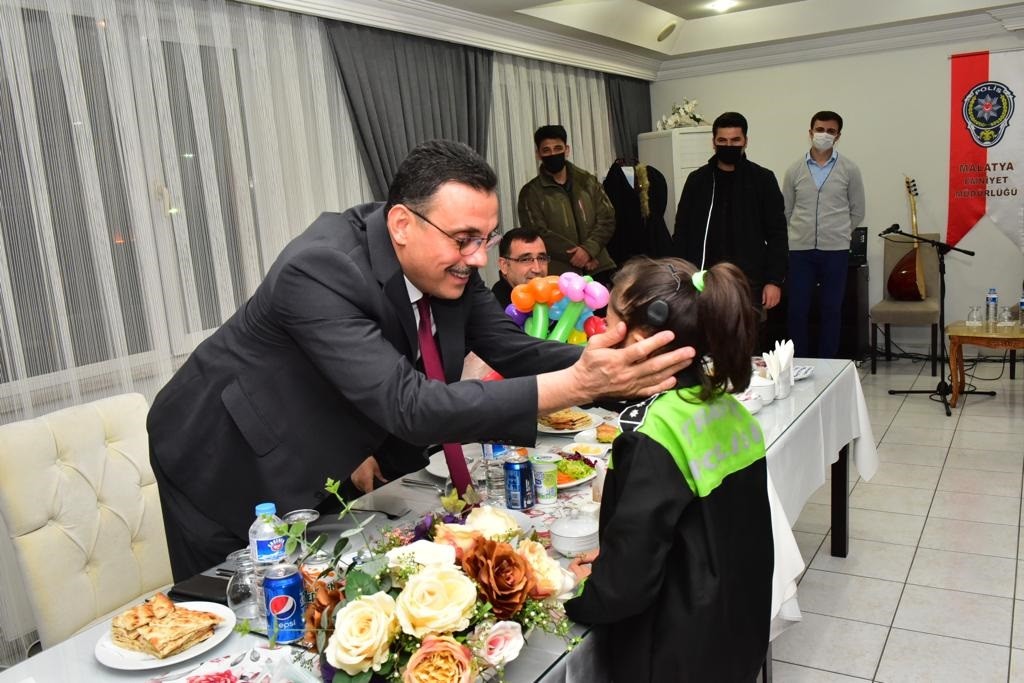 Malatya polisi engellilerin yanında