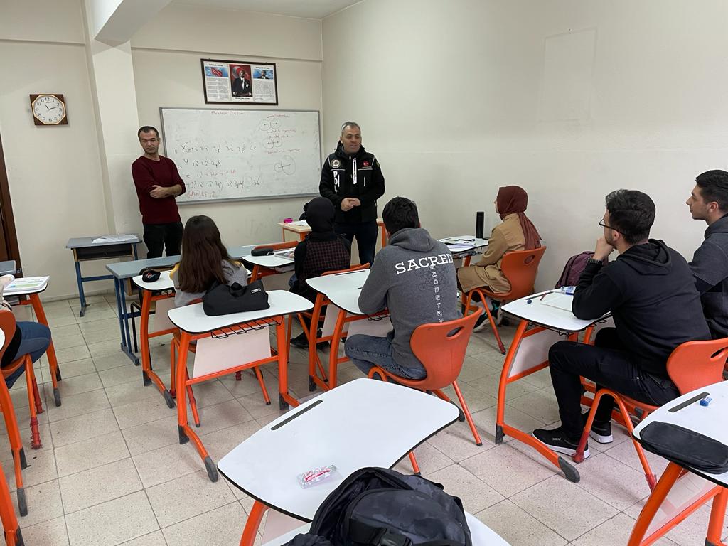 Malatya Polisinden Farkındalık Eğitimi
