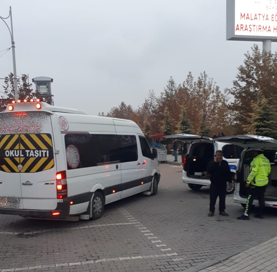 Malatya Polisinden Okul Servislerine Sıkı Denetim