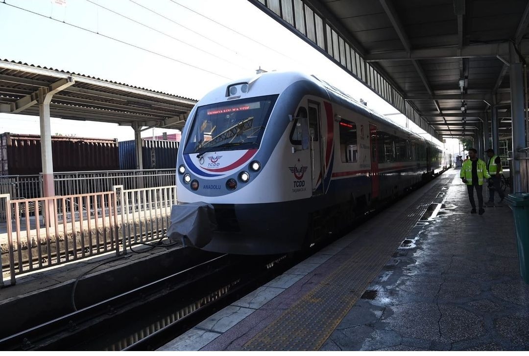 Malatya Sivas Sivas Bölgesel Treni İlk Seferine Uğurlandı