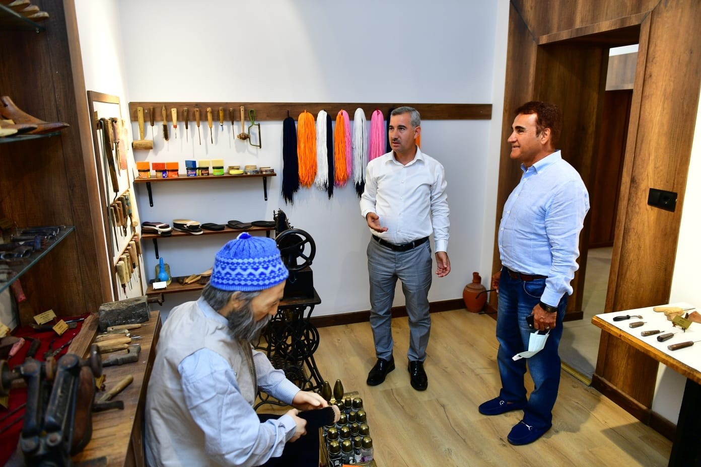 Malatyalı Türk Halk Müziği sanatçısı Selahattin Alpay, Tekstil Müzesi’ni gezdi