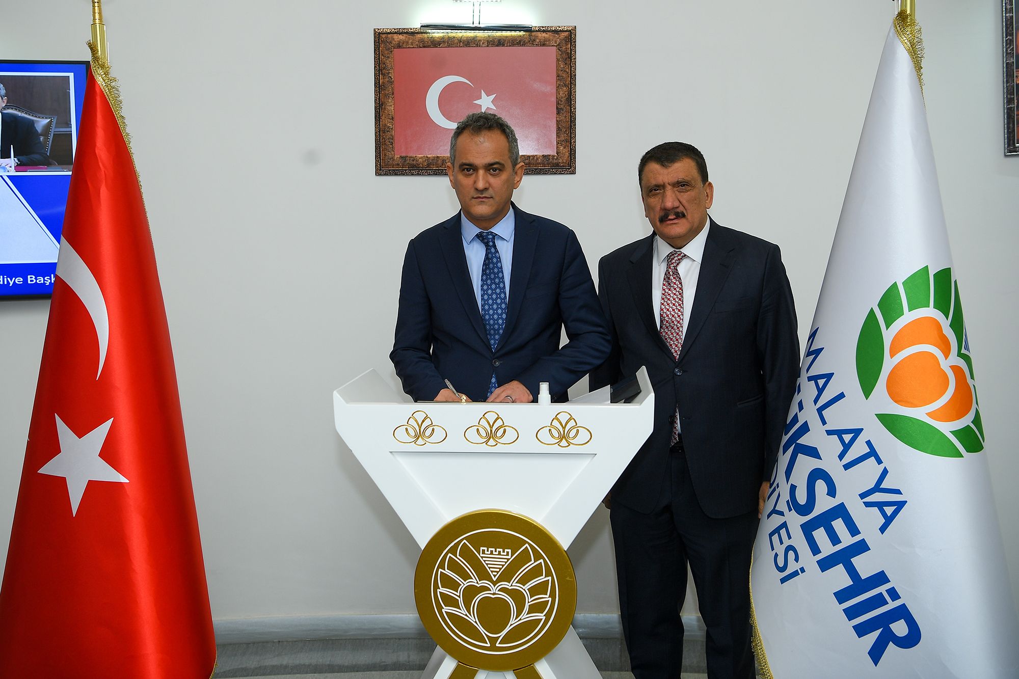 MEB Bakanı Özer'den Başkan Gürkan'a Ziyaret