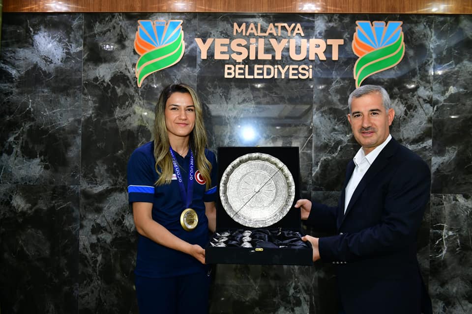 Mili Boksör Akbaş'tan Başkan Çınar'a Ziyaret