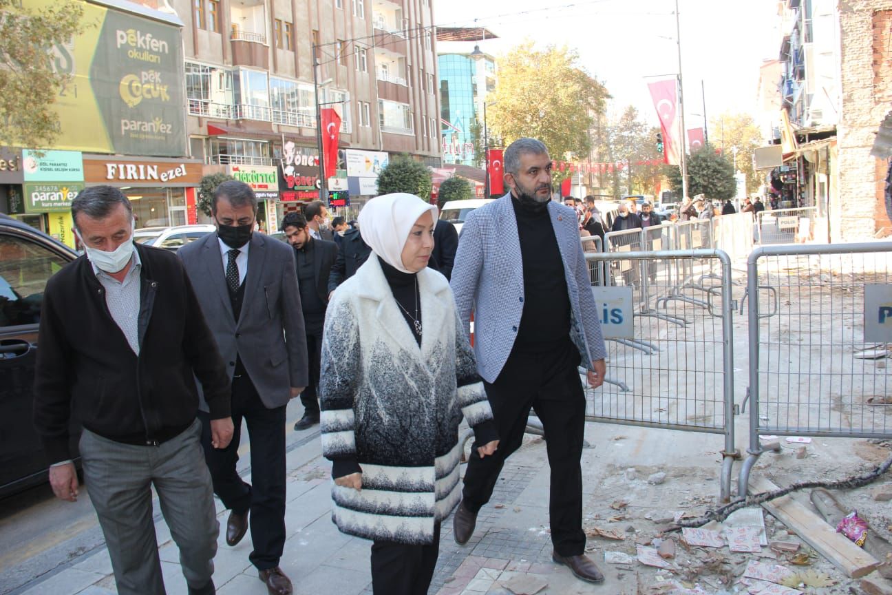 Milletvekili Çalık,  Çöken Bina Alanında İncelemelerde Bulundu