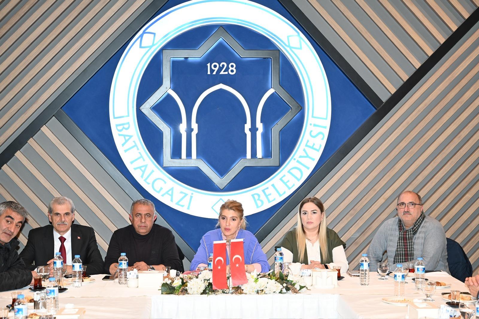 MUHTARLARLA SAHADA GÜÇLÜ İSTİŞARE