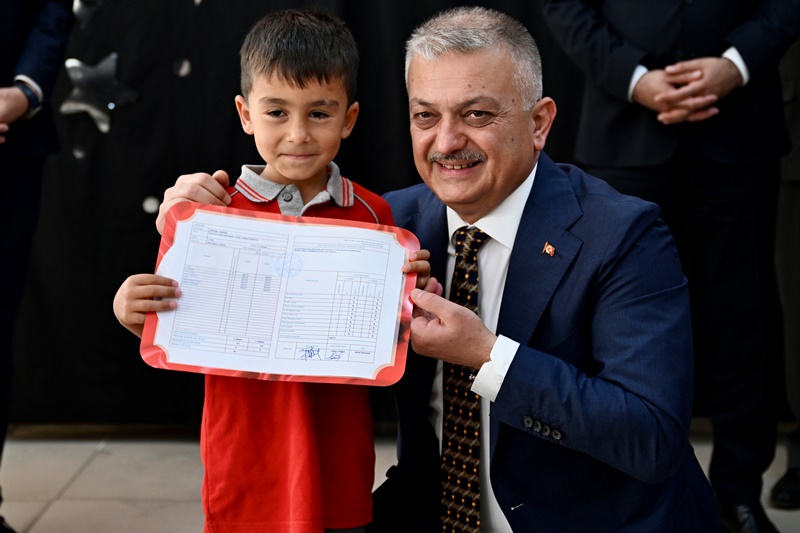 Öğrenciler Karnelerini Aldı