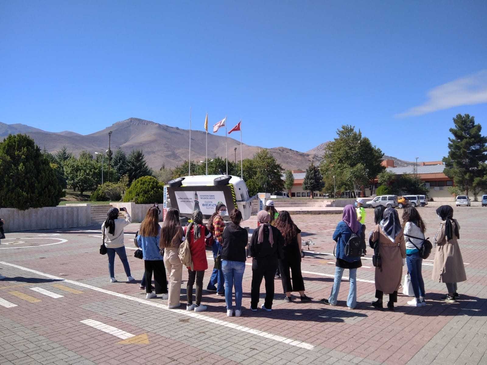 Öğrencilere trafik kuralları bilgilendirmesi
