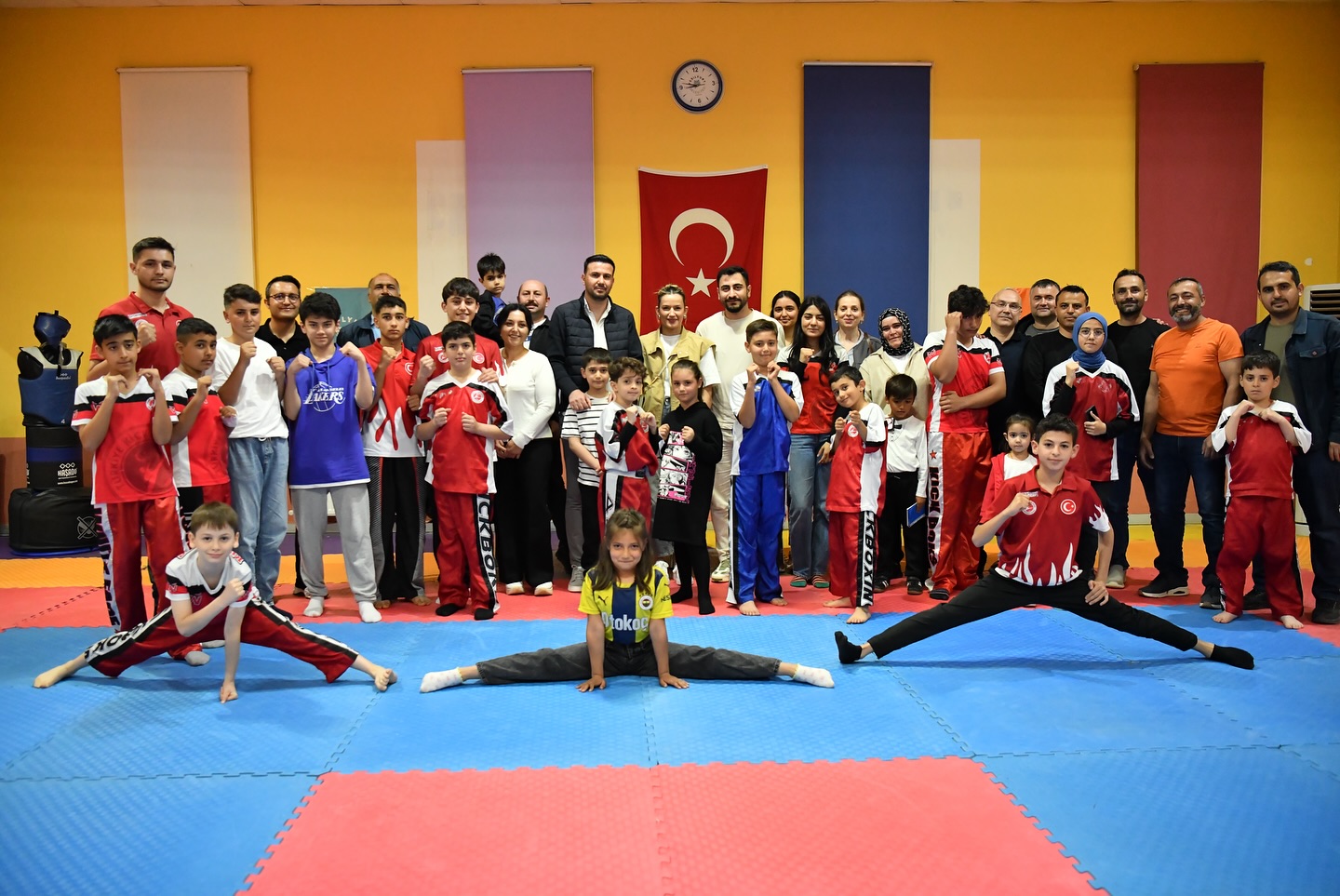 Olimpiyat İkincisi Milli Boksör Hatice Akbaş, Yeşilyurt Belediyesi Kick-Boks Sporcularıyla Buluştu