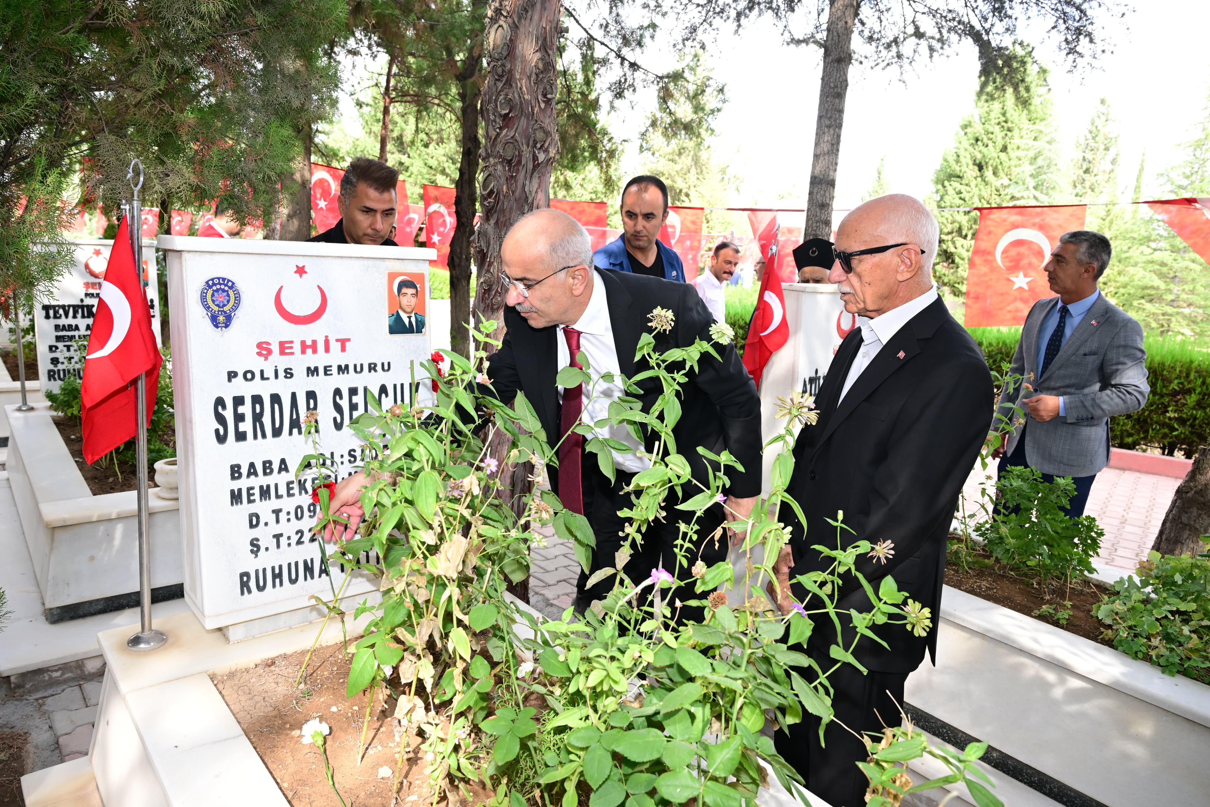 ‘ÖLÜRSEK ŞEHİT, KALIRSAK GAZİ DÜSTURUYLA HAREKET EDEN AZİZ BİR MİLLETİN EVLATLARIYIZ’
