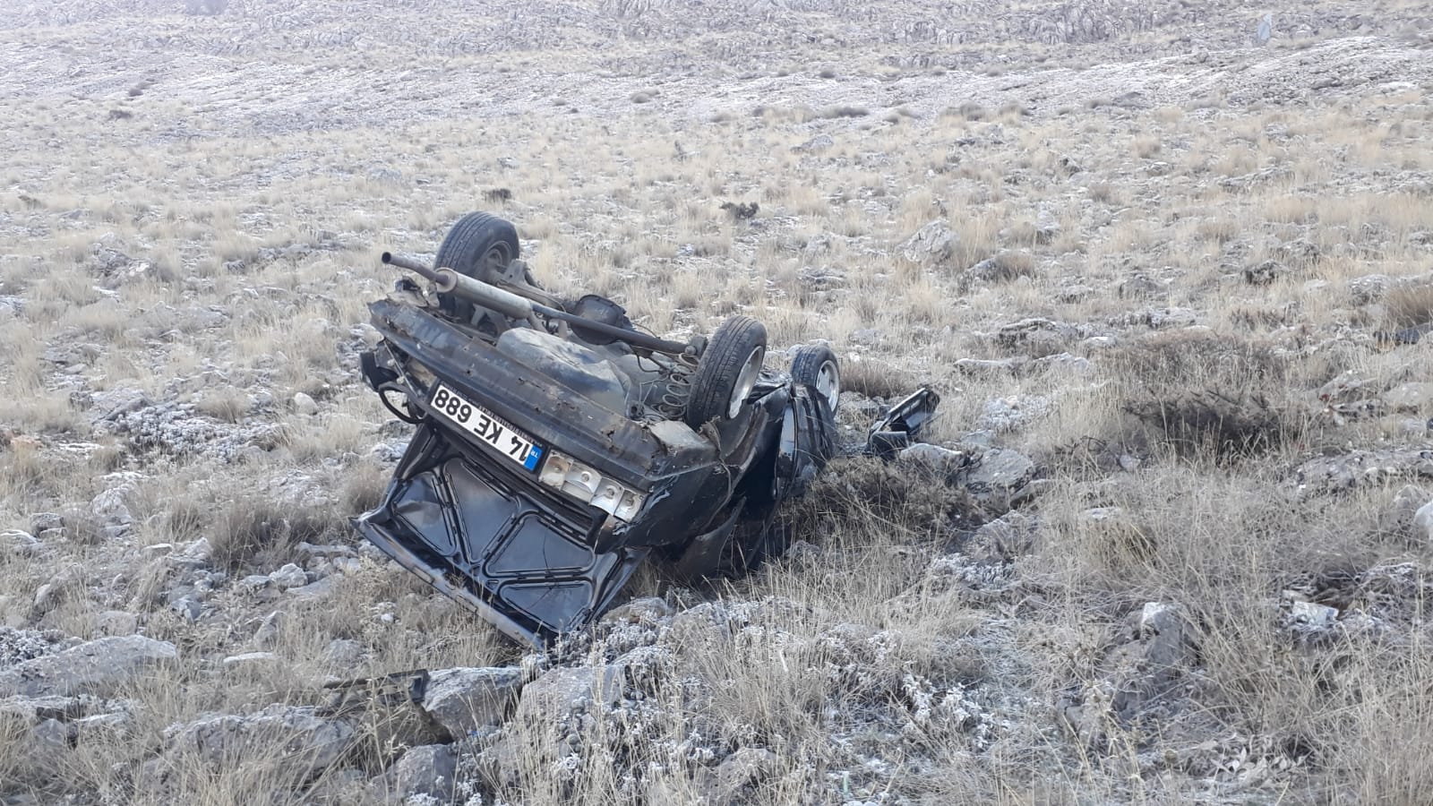 Otomobil Şarampole Yuvarlandı 3 Yaralı