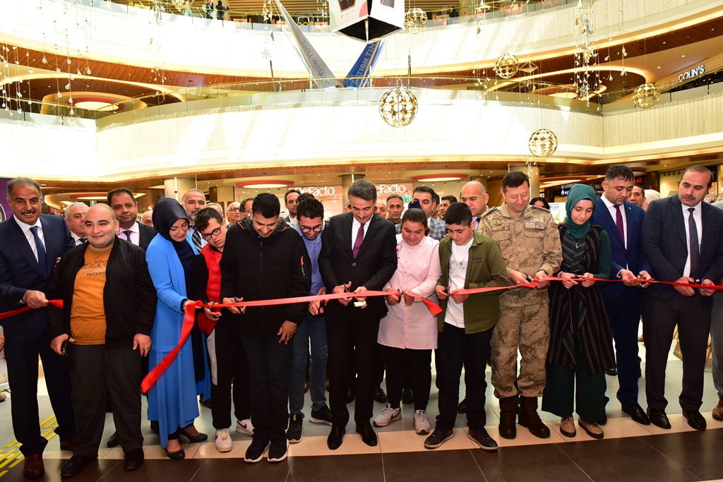 Özel Öğrencilerin Eserleri Sergilendi