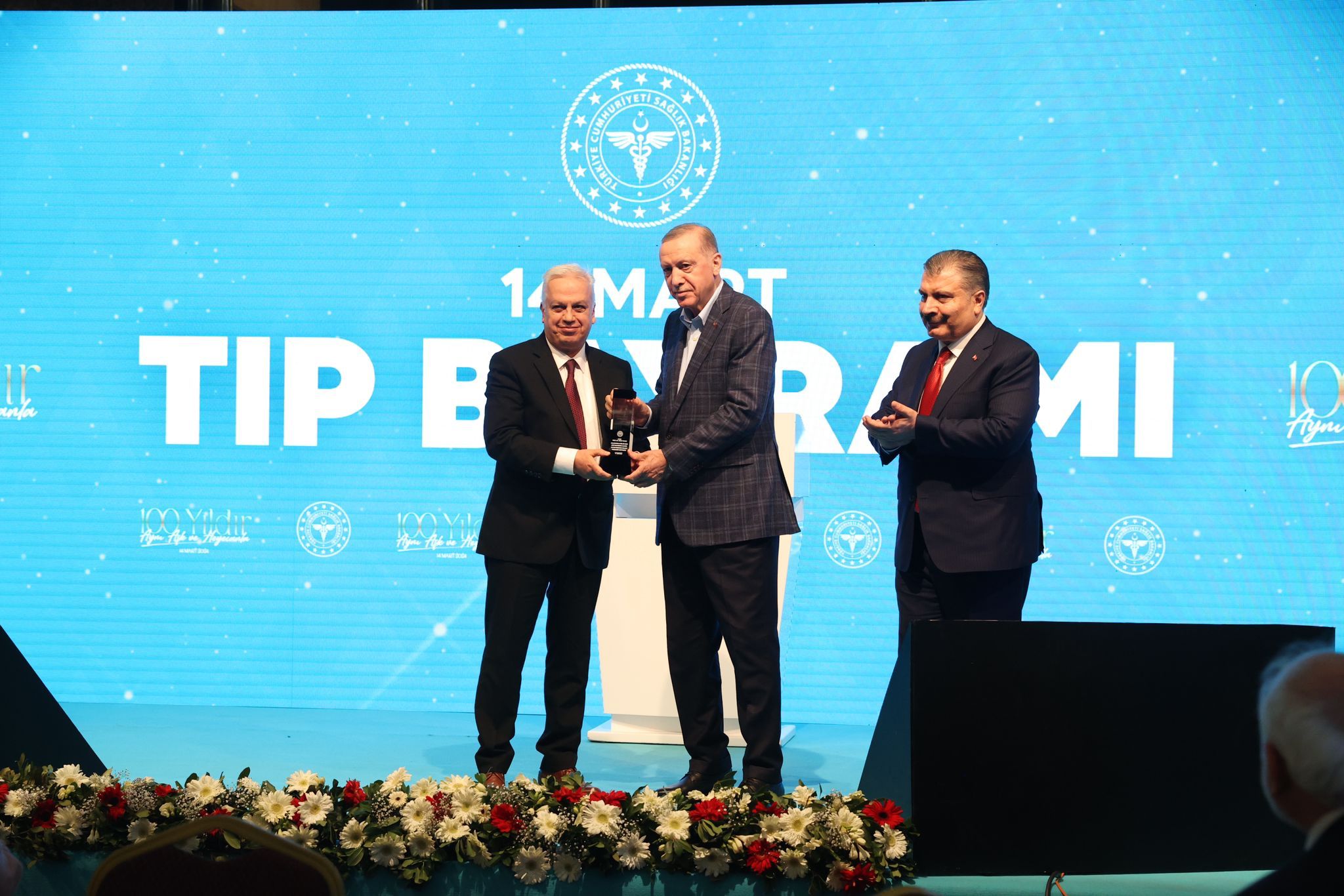 Prof. Dr. Sezai Yılmaz'a İbn-i Sina Hizmet Ödülü