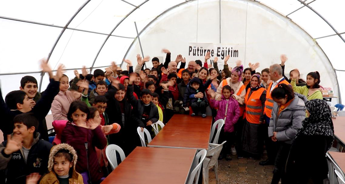 Pütürge-Doğanyol Eğitim Vakfı Çocukları Unutmadı