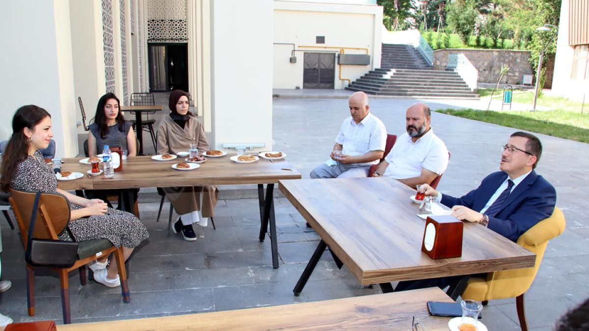 Rektör Kızılay’dan öğrencilere tavsiye