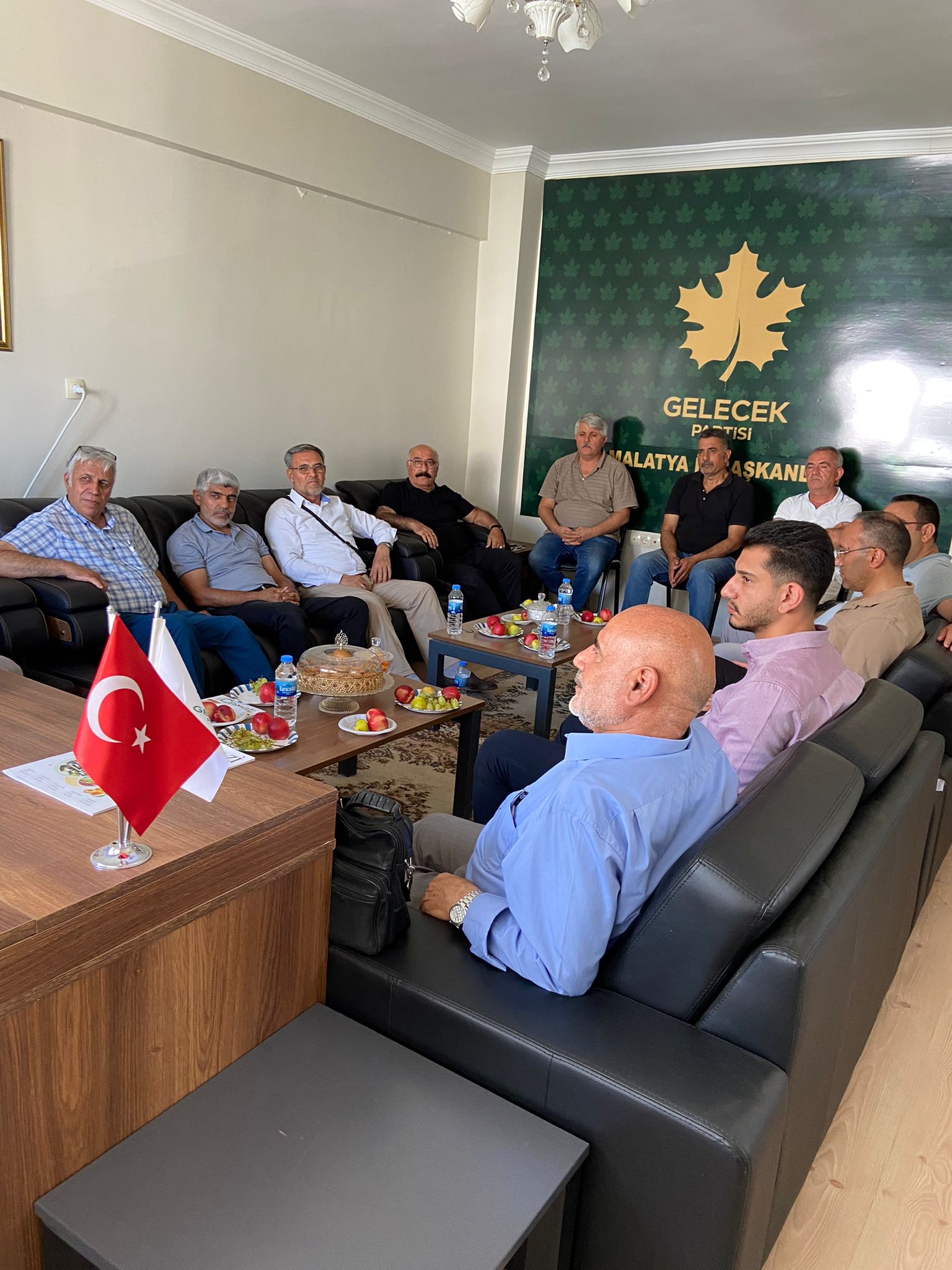 Saadet Parisinden Gelecek Partisine Ziyaret