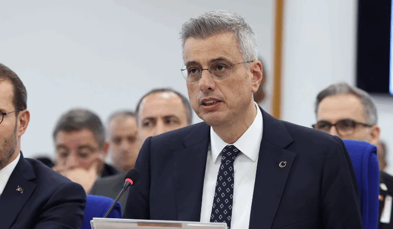 Sağlık Bakanı Memişoğlu'ndan sağlık çalışanlarına teşekkür
