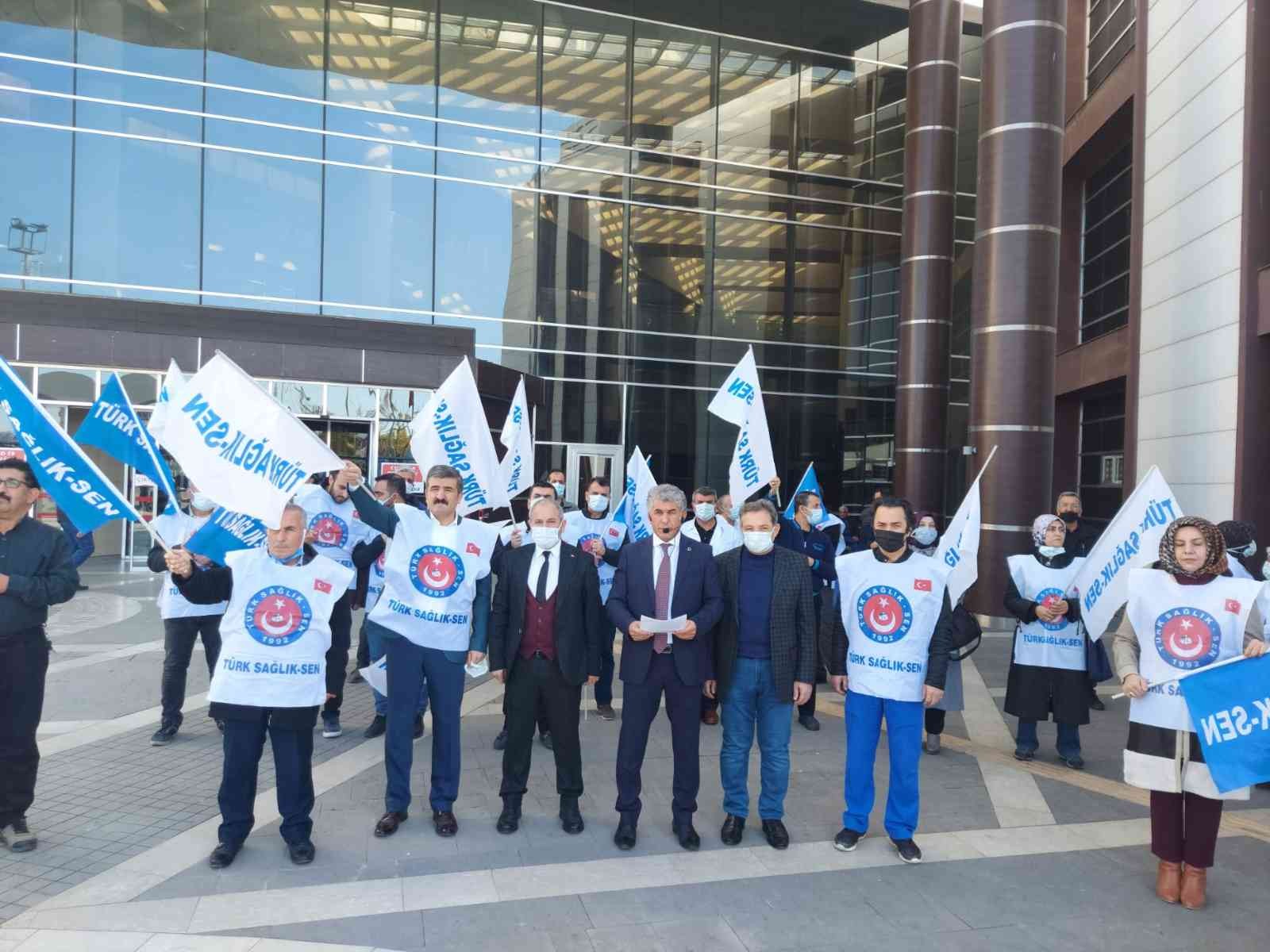 Sağlık çalışanları iş bıraktı