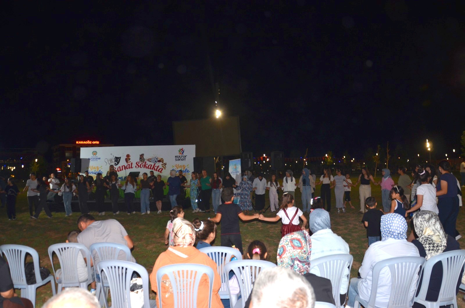 “SANAT SOKAK’TA” KONSERİ  100. YIL PARKI’NDA GERÇEKLEŞTİ