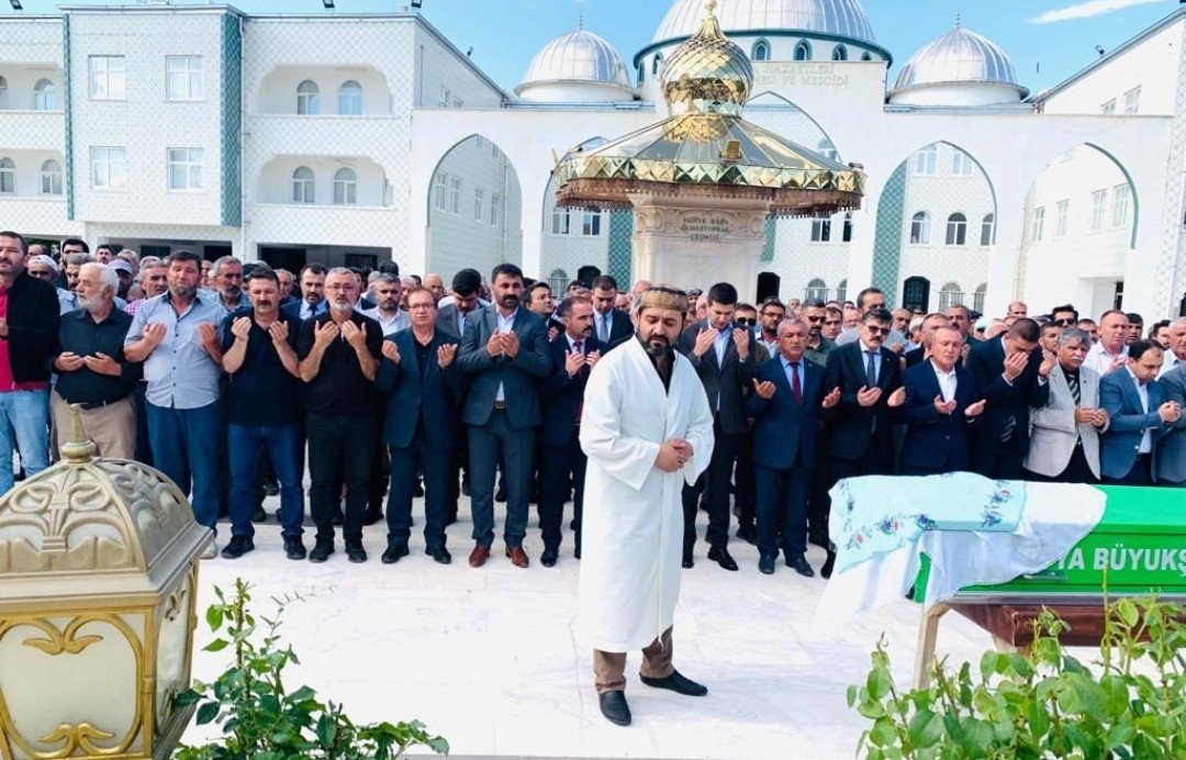 Sanatçı  Ali Kınık’ın Annesi Vefat Etti