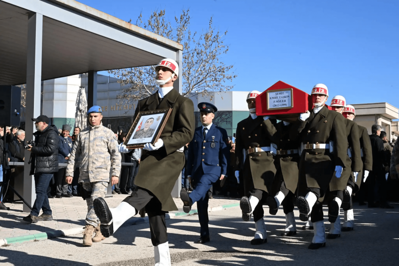 Şehit Emre Taşkın Son Yolculuğuna Dualarla Uğurlandı