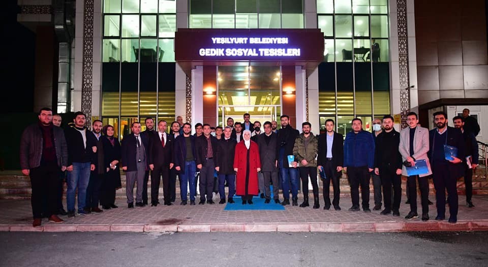 Siyasiler Gençlerle Buluştu