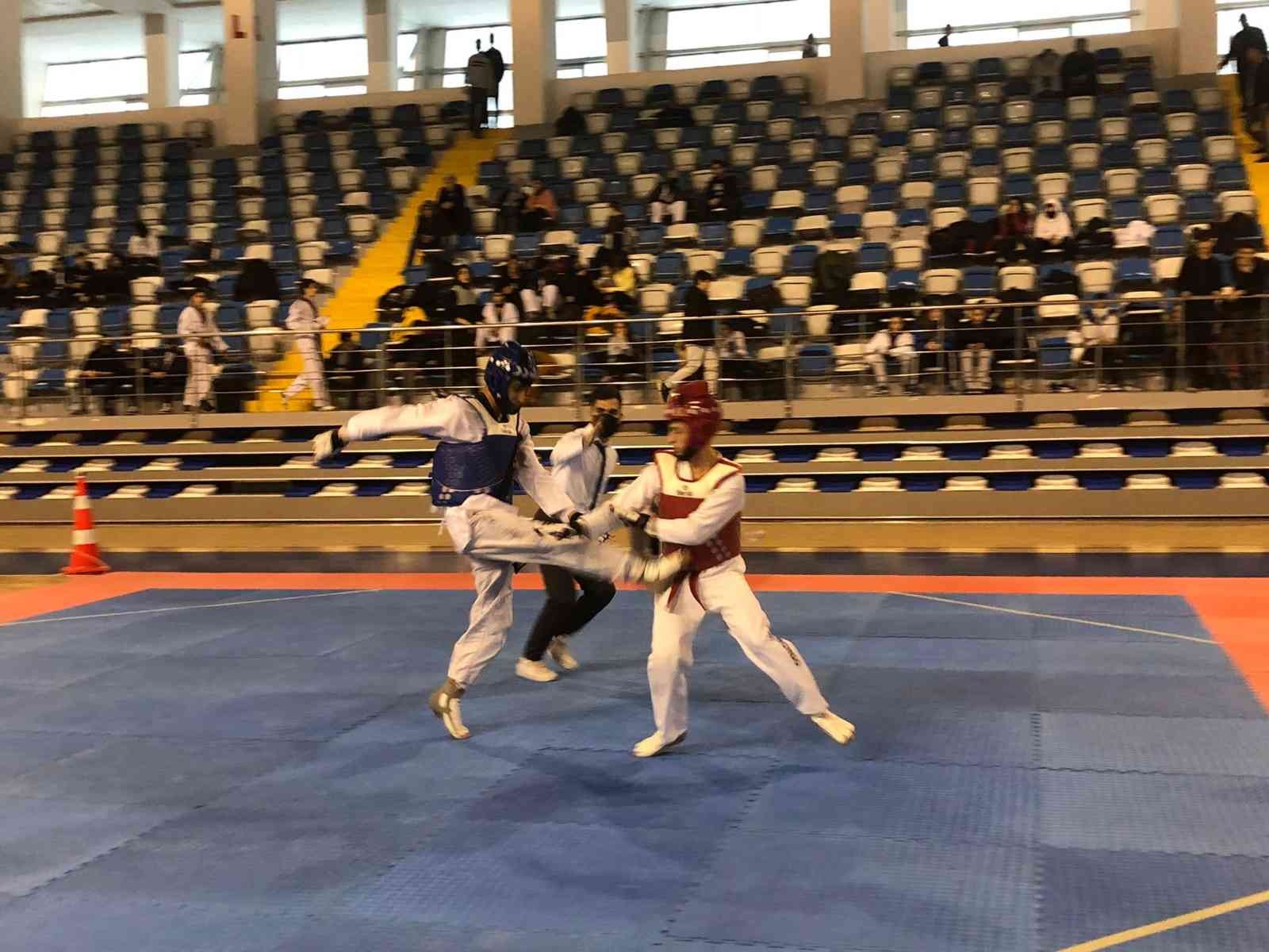 Tekmeler şampiyonluk için atılıyor