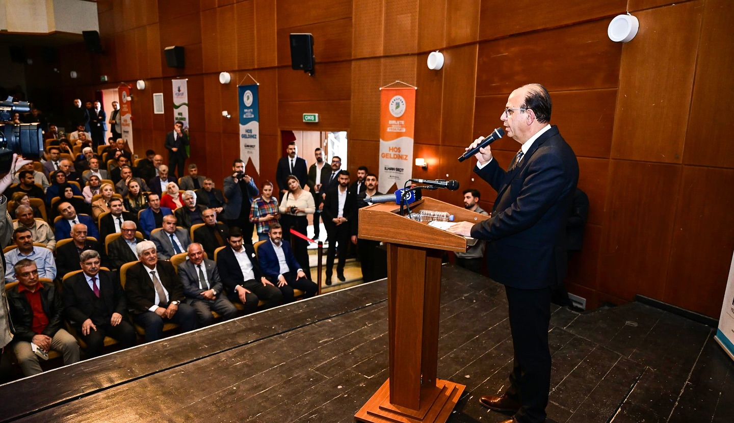 ‘Turgut Özal ve Hamit Fendoğlu’nu Anma- Anlama Paneli’ Duygusal Anlara Sahne Oldu