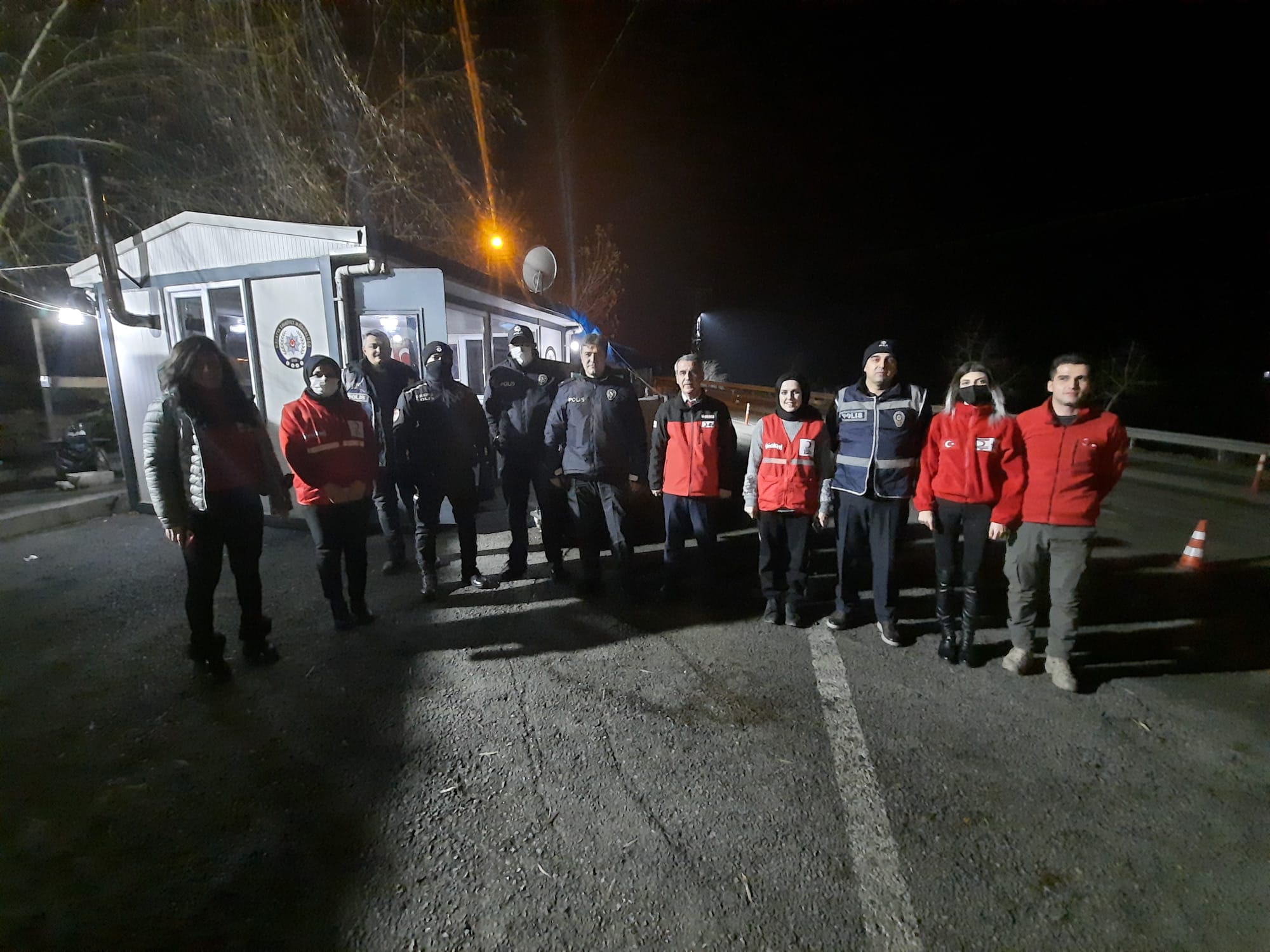 Türk Kızılay'ı Yeni Yılda Polisleri Unutmadı
