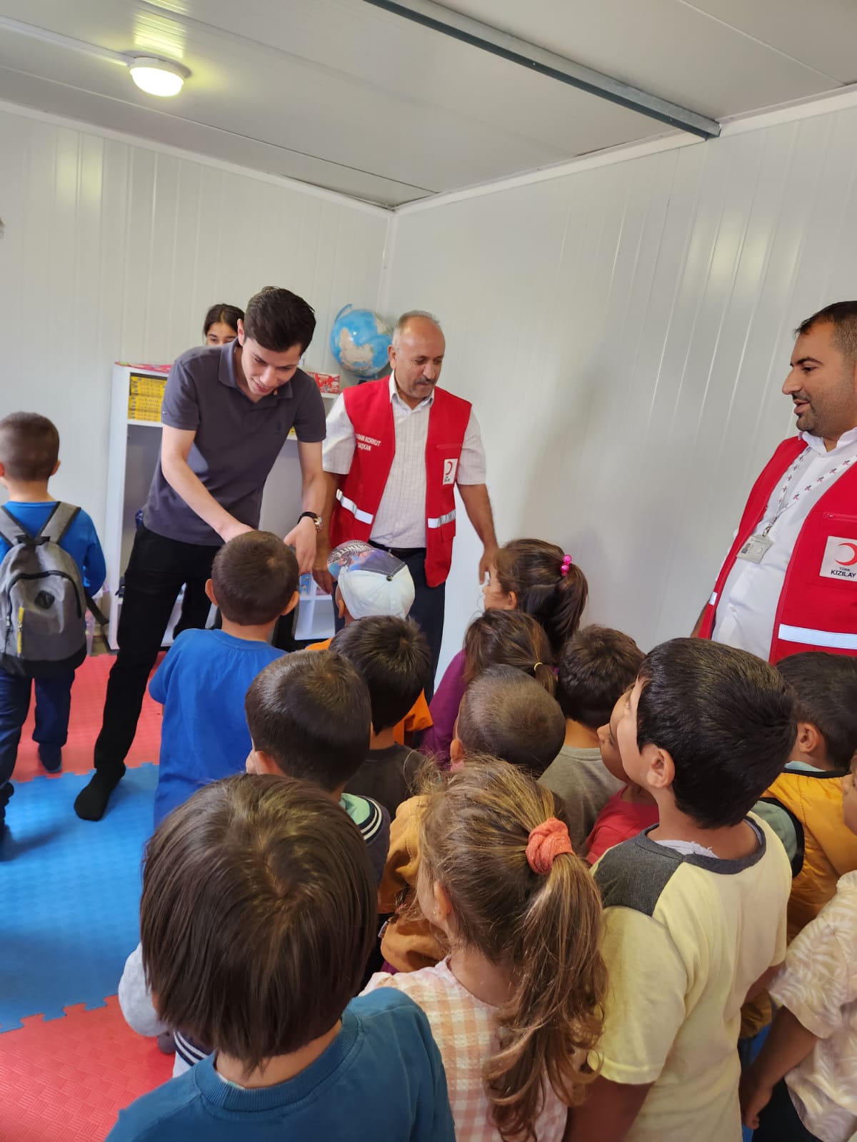 Türk Kızılayı Malatya Şubesinden Çocuklara Çanta Seti
