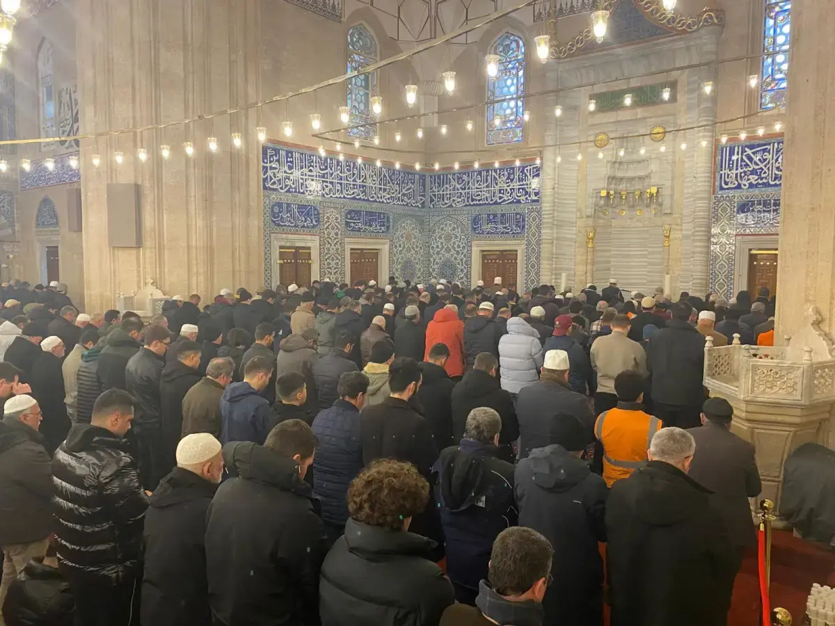 Türkiye bayram sabahına camilerde kavuştu