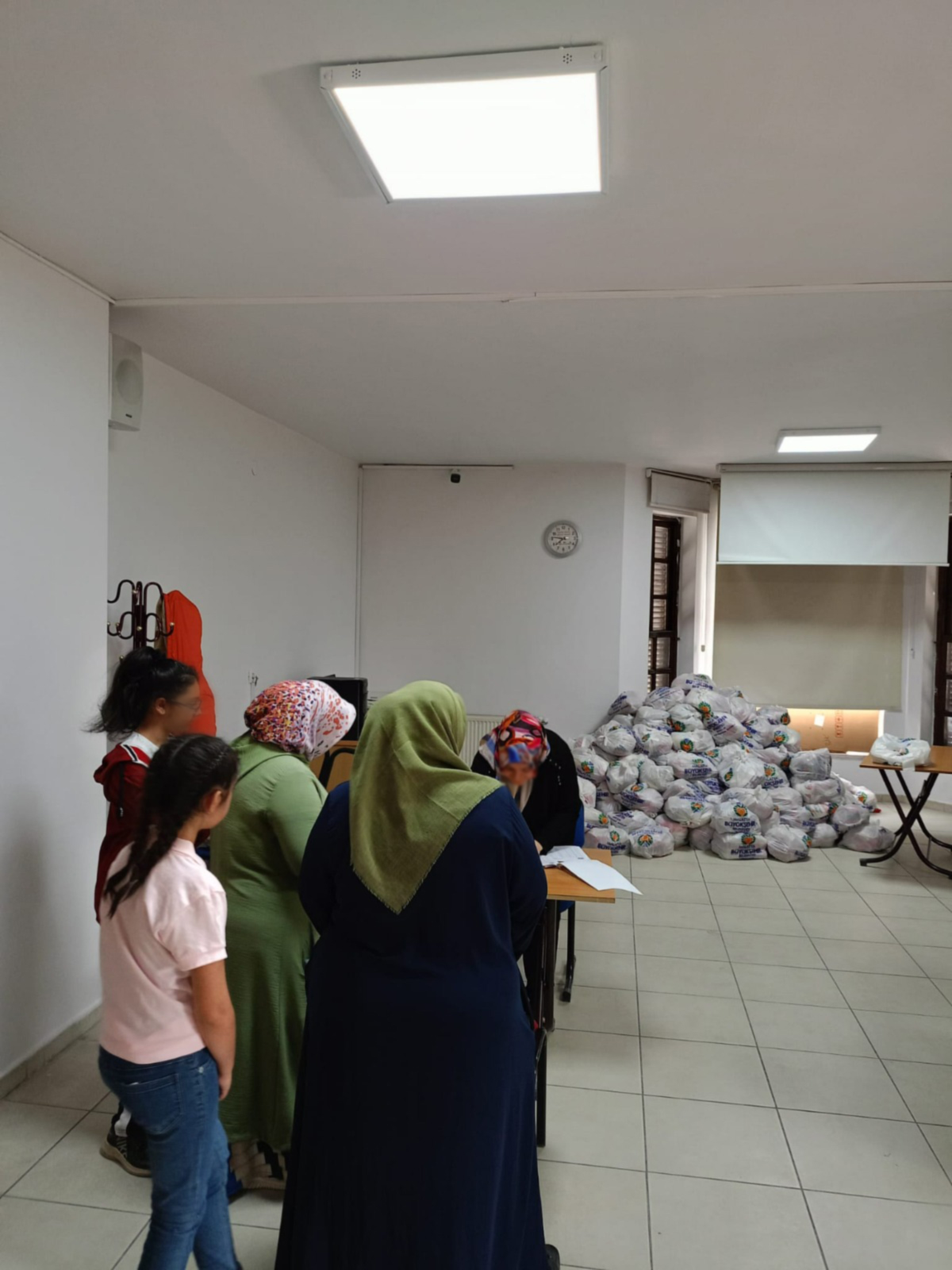 Vahap Küçük Hayır Çarşısı Hizmete Devam Ediyor