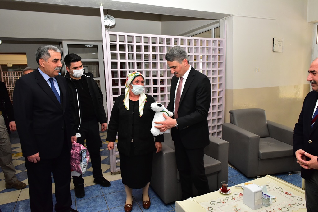 Vali Baruş Huzurevi Sakinleriyle Bir Araya Geldi