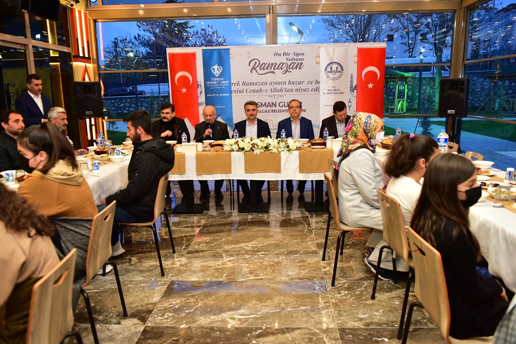 Vali Baruş Yetimler Günü Dolayısıyla Düzenlenen İftar Programına Katıldı