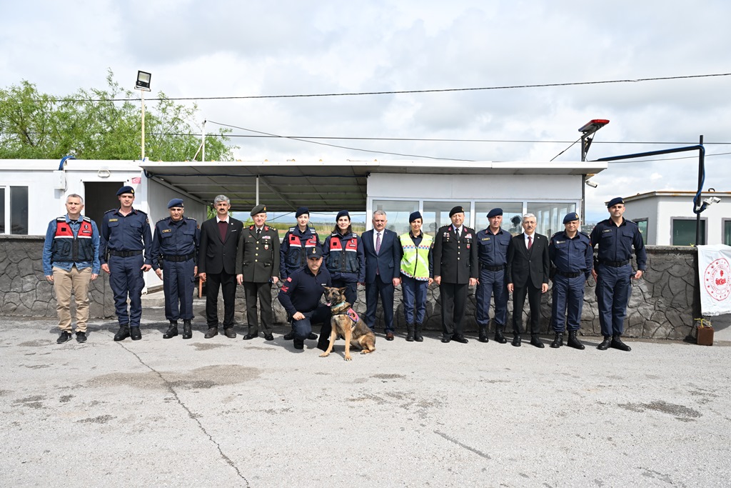 Vali Ersin Yazıcı’dan Trafik Uygulama Noktalarına Bayram Ziyareti