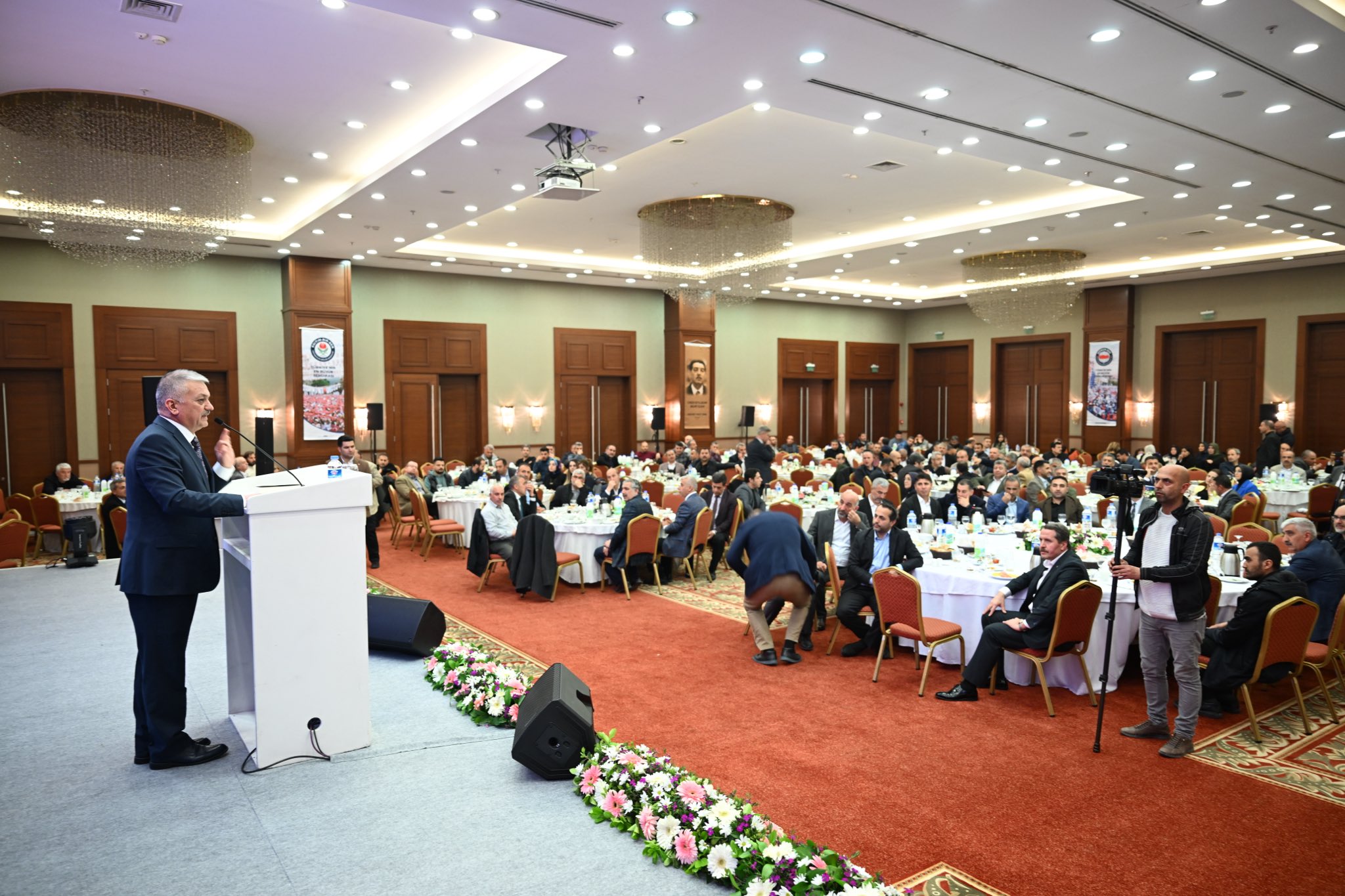 Vali Ersin Yazıcı İftar ve Ödül Töreni Programına Katıldı