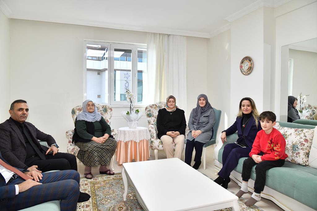 Vali Ersin Yazıcı'nın Eşinden Yeşilyurt'taki Şehit Ailelerine Ziyaret