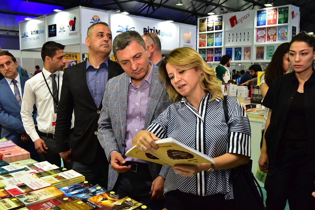 Vali Şahin'den 9. Malatya Anadolu Kitap ve Kültür Fuarına Ziyaret