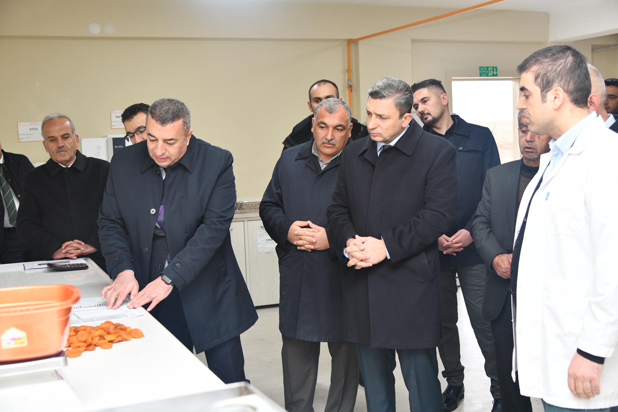 Vali Şahin'den Şire Pazarı'na Ziyaret