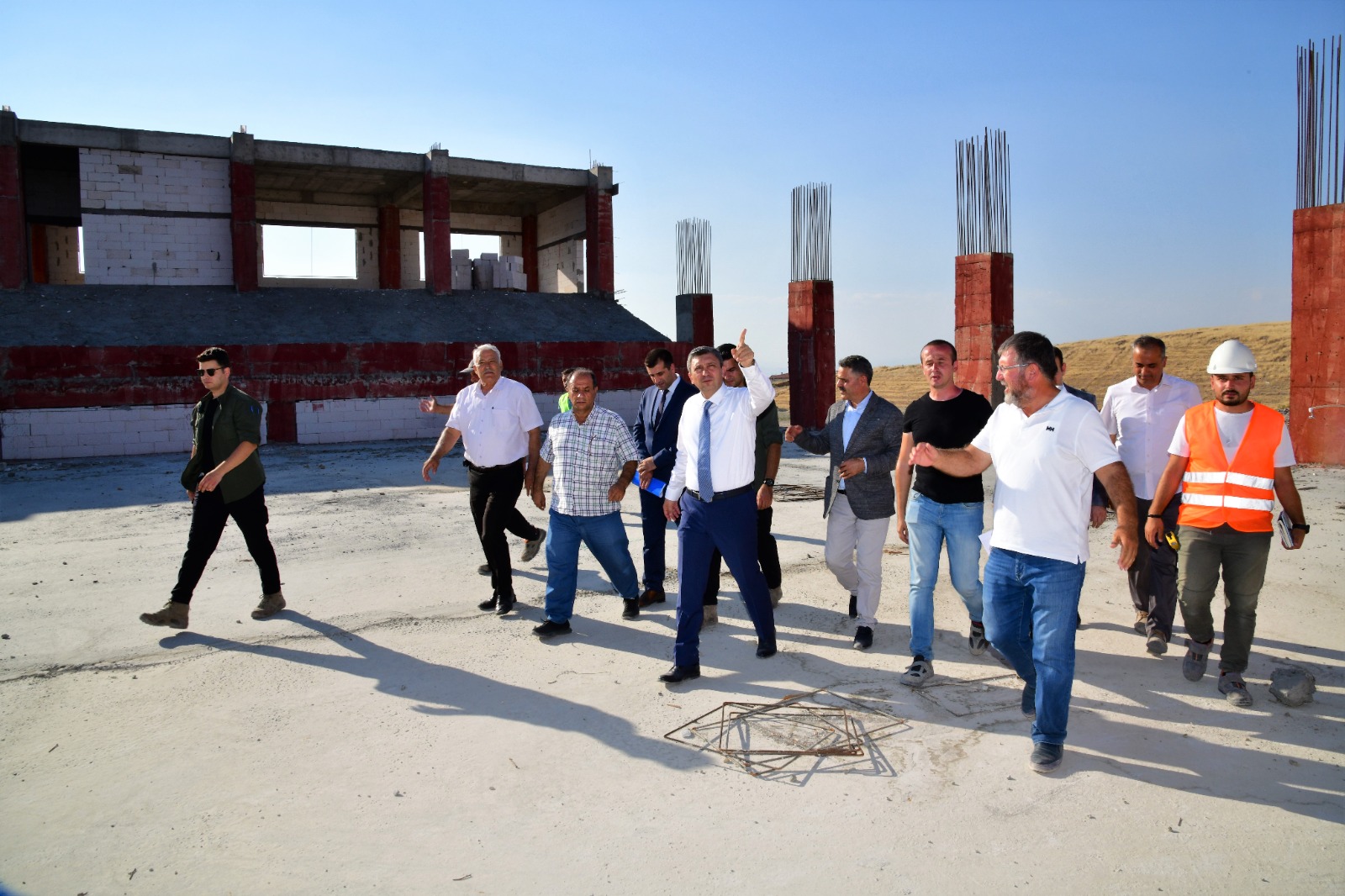 Vali Şahin İnşaatı Devam Eden Okulları İnceledi