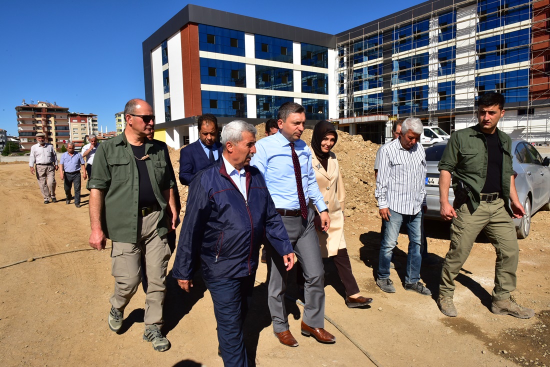 Vali Şahin ‘Şehriban Günata Anadolu Lisesi’nde İncelemelerde Bulundu