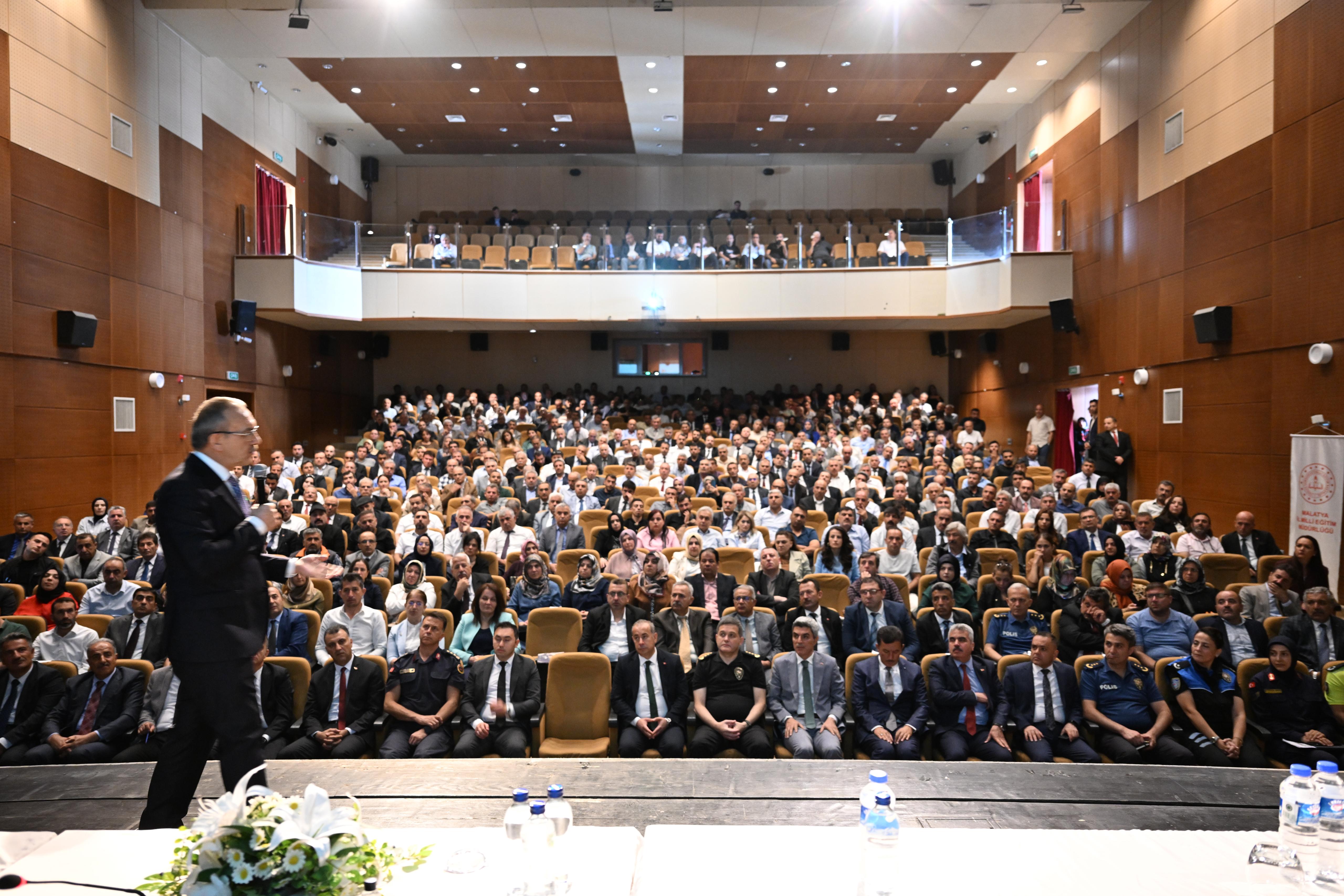 Vali Seddar Yavuz Başkanlığında Eğitim ve Öğretim Faaliyetleri, Okul Güvenliği ve Servis Hizmetleri Değerlendirme Toplantısı Gerçekleştirildi