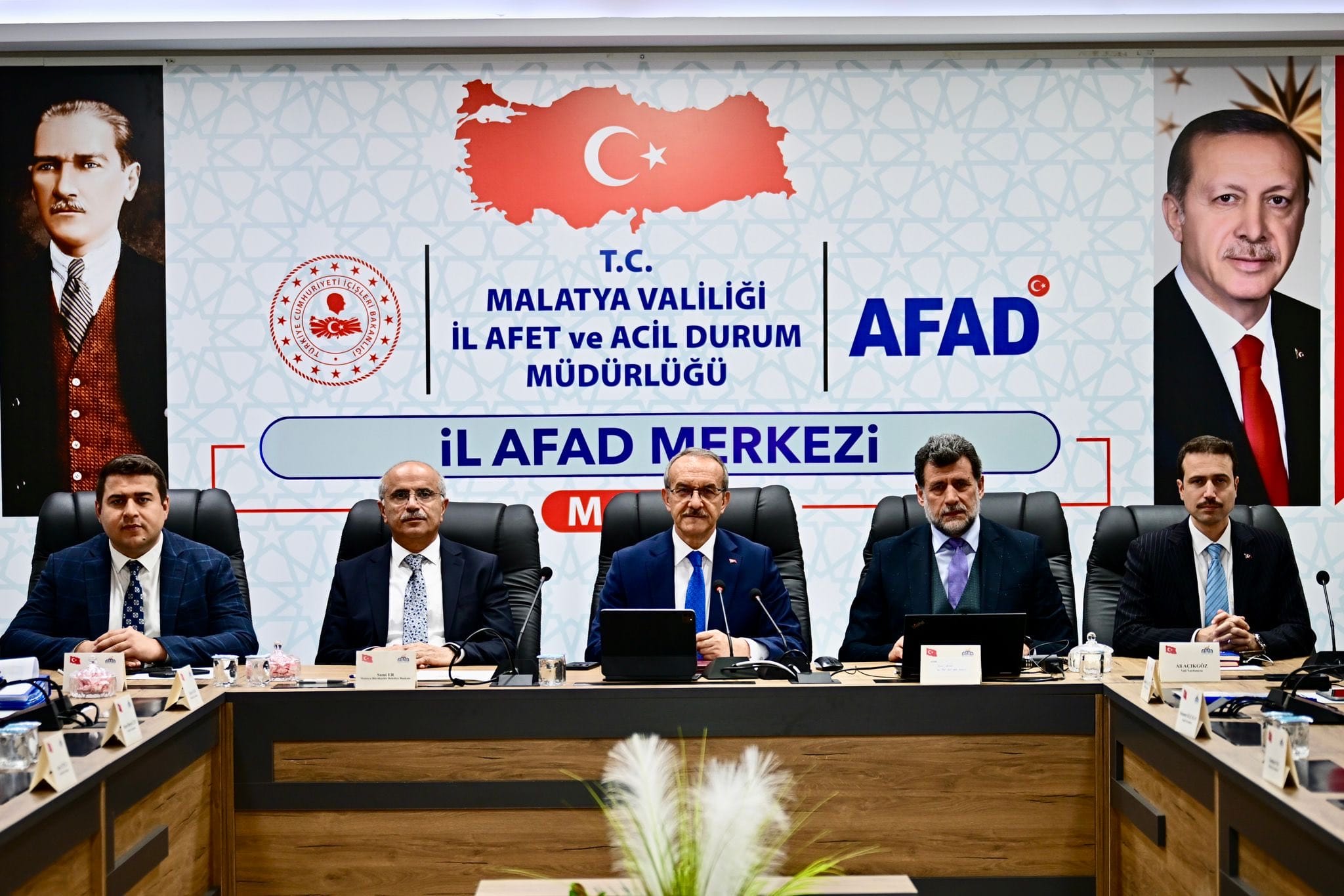 Vali Seddar Yavuz Kırsal Konut Müteahhitleri ile Değerlendirme Toplantısına Katıldı